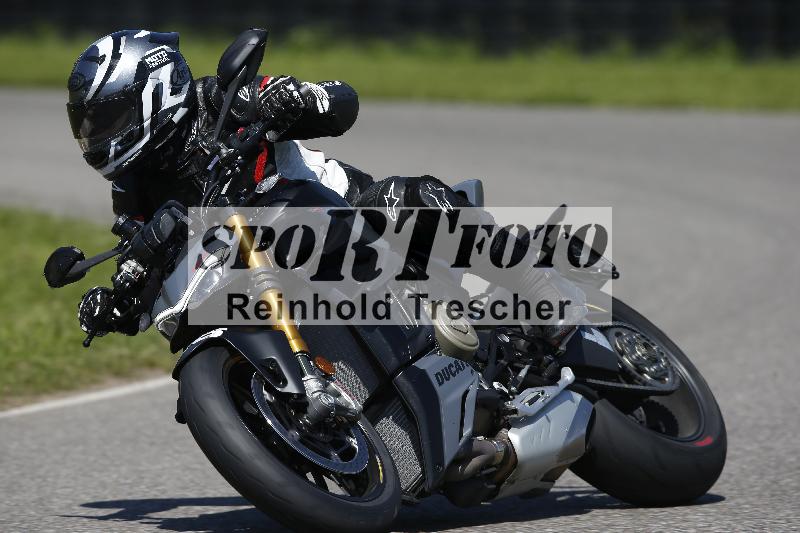 /Archiv-2024/29 12.06.2024 MOTO.CH Track Day ADR/Gruppe rot/26